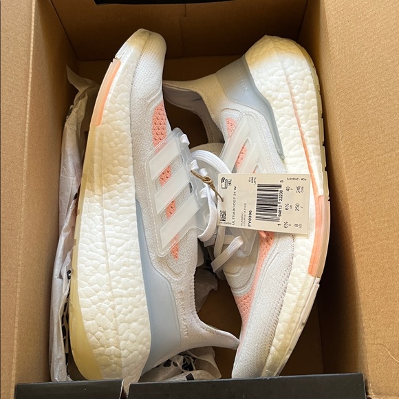 NIB Adidas Ultra Boost 21W - Picture 3 of 4
